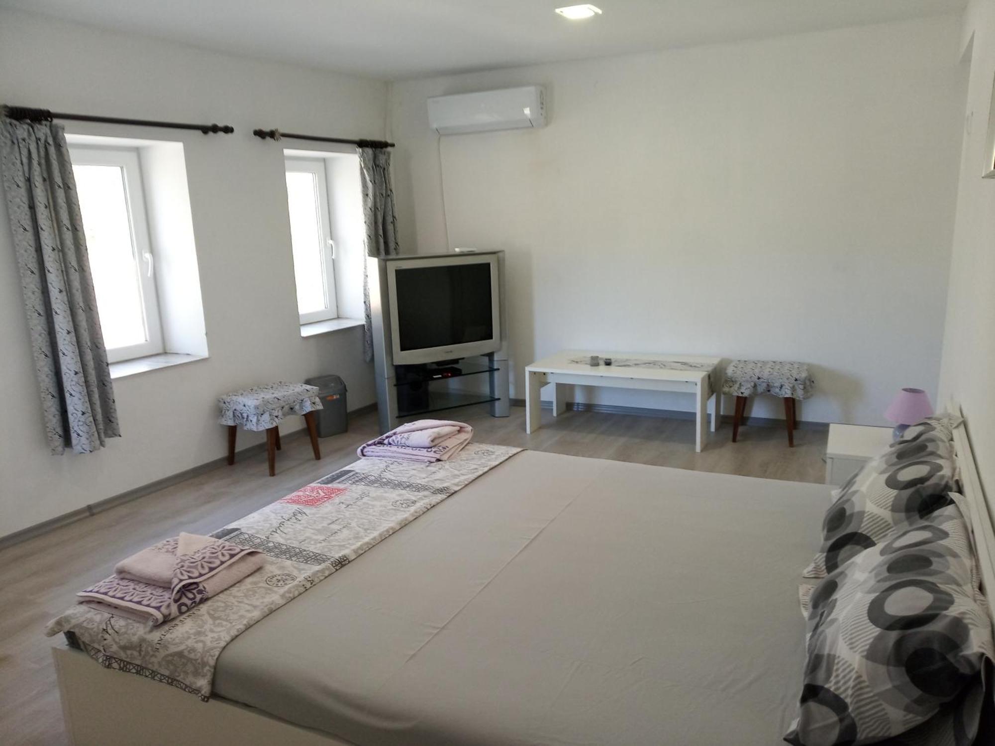 Divna Guest House กรูชูนา ภายนอก รูปภาพ